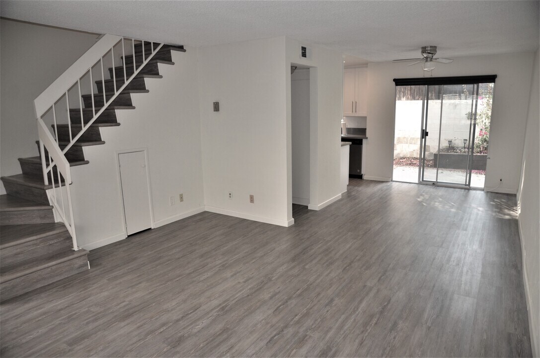 2202 Clark Ln in Redondo Beach, CA - Building Photo