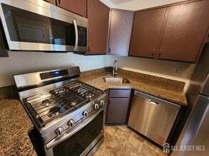 14 Coral Tree Ct in Trenton, NJ - Building Photo - Building Photo