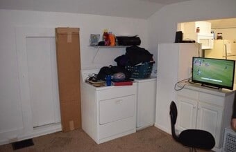 802 Bliss Ave, Unit A in Stevens Point, WI - Foto de edificio - Building Photo