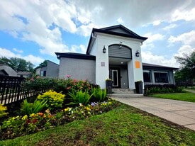 Skylar Pointe in Houston, TX - Building Photo