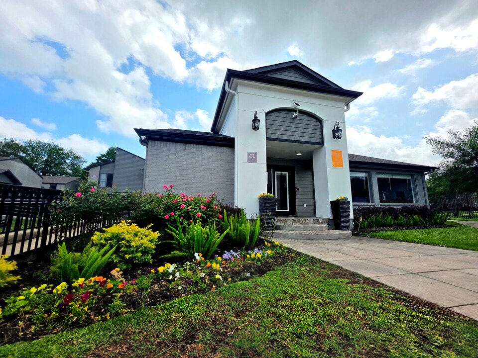 Skylar Pointe in Houston, TX - Building Photo