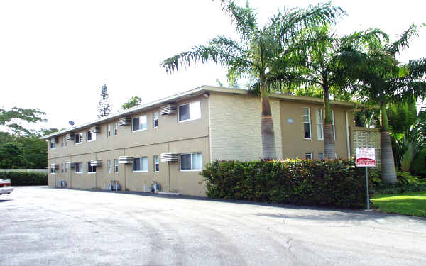 The Twin Oaks in South Miami, FL - Building Photo - Building Photo