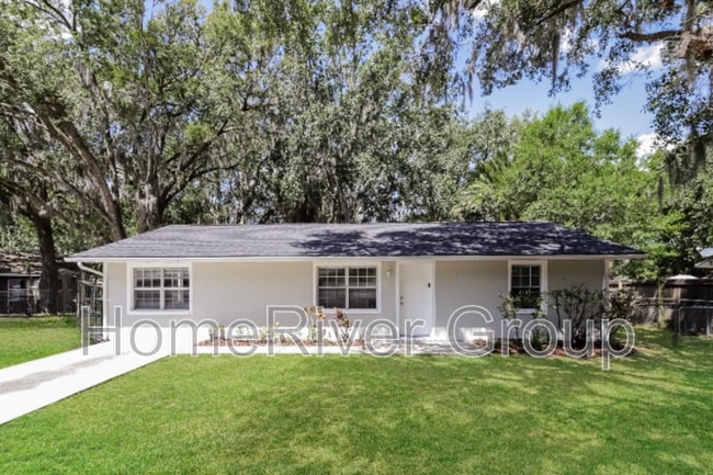 property at 2013 E Willow Dr