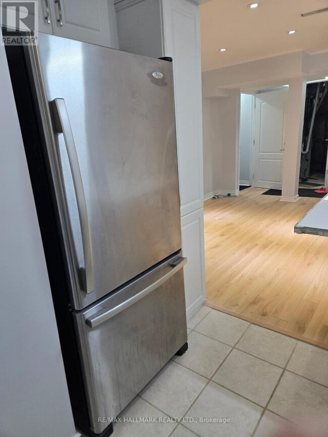 property at 2 Lady Loretta Ln