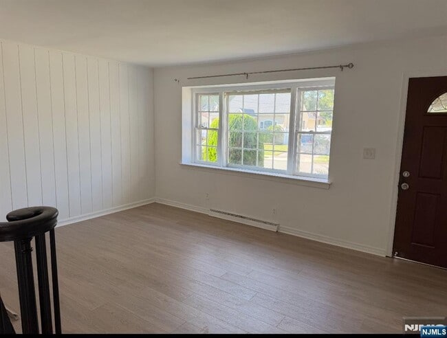 33-14 Norwood Dr in Fair Lawn, NJ - Building Photo - Building Photo