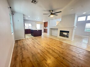 3310 Robin Nest Ct in Las Vegas, NV - Building Photo - Building Photo