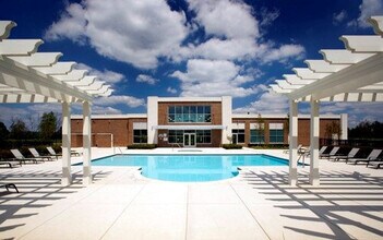 5647 Hampshire Ln in Ypsilanti, MI - Building Photo - Building Photo