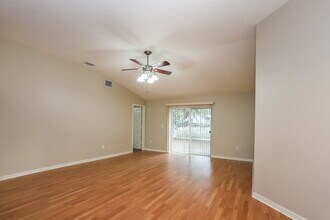 11035 Whittney Chase Dr in Riverview, FL - Building Photo - Building Photo