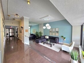 2500 NE 135th St in North Miami, FL - Building Photo - Building Photo