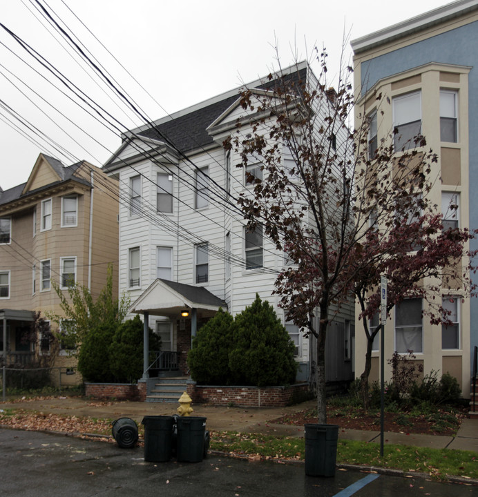 44 Charles St in Bloomfield, NJ - Building Photo