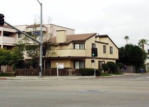 7611 Warner Ave in Huntington Beach, CA - Building Photo - Building Photo