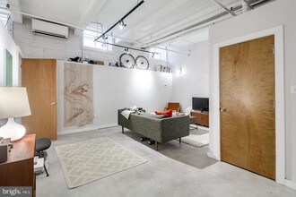 314 Brown St-Unit -B4 in Philadelphia, PA - Building Photo - Building Photo