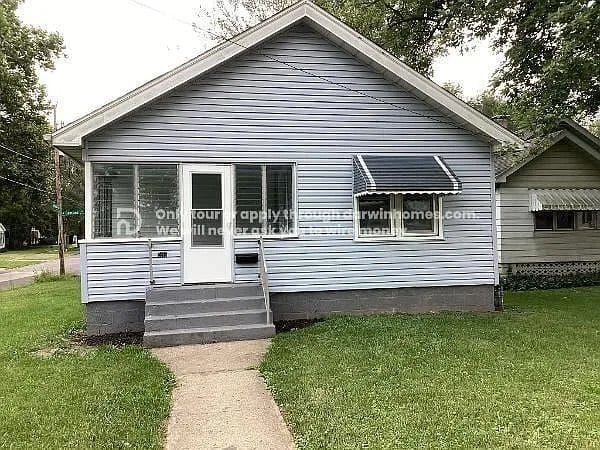 property at 2216 N Linsley Ct