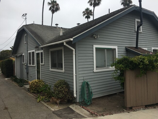 17 Ocean View Ave in Santa Barbara, CA - Building Photo - Building Photo