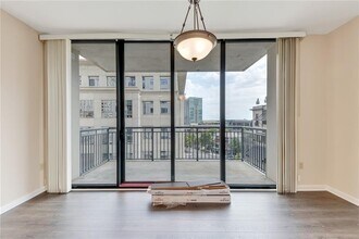 3040 Peachtree Rd NW in Atlanta, GA - Building Photo - Building Photo