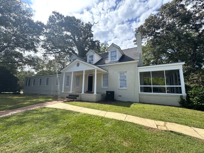 1020 Cherry Hills Ct in Athens, GA - Building Photo - Building Photo