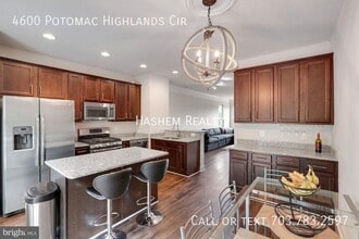 4600 Potomac Highlands Cir in Triangle, VA - Building Photo - Building Photo
