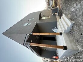 110 Santa Paula Ave in San Antonio, TX - Building Photo