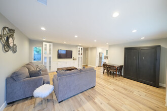 15848 Osborne St, Unit 15848 in North Hills, CA - Building Photo - Building Photo