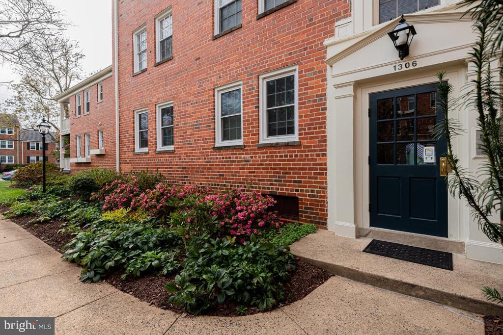 1306 Belle View Blvd in Alexandria, VA - Building Photo