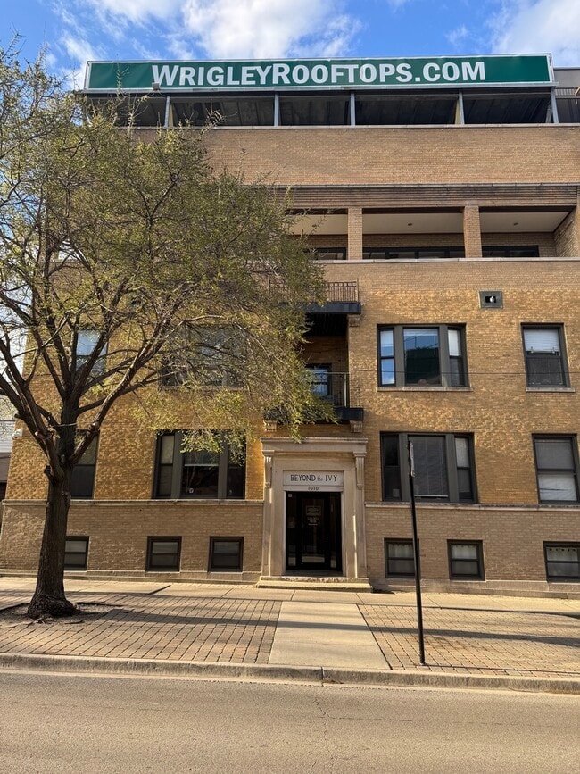 property at 1010 W Waveland Ave