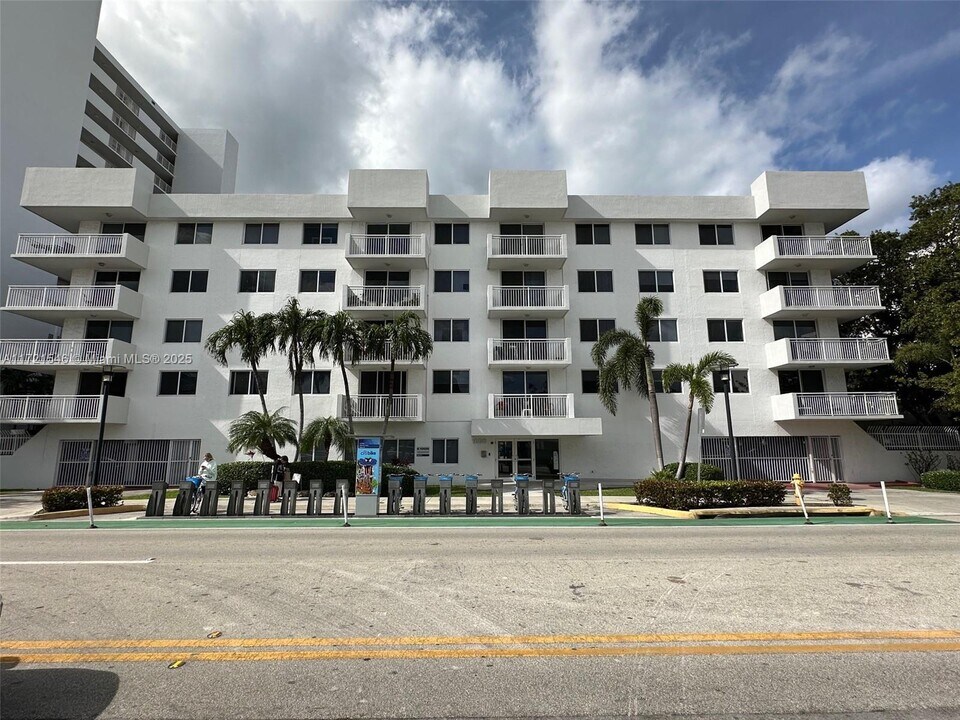 1666 West Ave in Miami Beach, FL - Building Photo