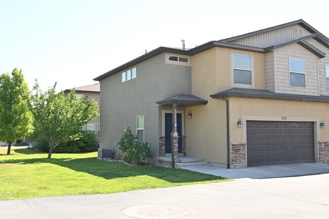 property at 573 Goldenrod Way N