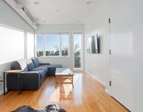 149 Webster St, Unit 2 in Boston, MA - Building Photo - Building Photo