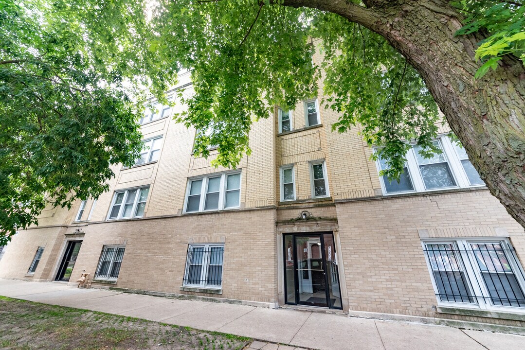 1507 W Albion Ave in Chicago, IL - Building Photo
