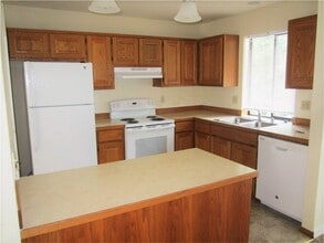 25980 NW Circle Dr S in Poulsbo, WA - Building Photo - Building Photo
