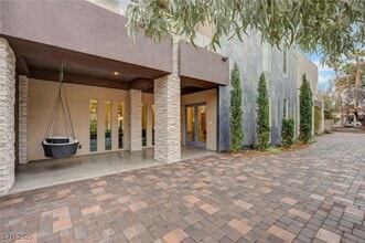 2111 Edgewood Ave in Las Vegas, NV - Building Photo - Building Photo