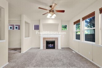 1762 SE Gerhard Dr in Hillsboro, OR - Foto de edificio - Building Photo