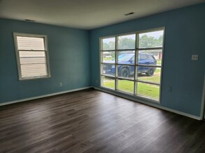 16 Delores Dr in Sauget, IL - Building Photo - Building Photo