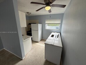 990 SW 4th St in Miami, FL - Building Photo - Building Photo