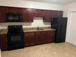 765 NE 126th St in North Miami, FL - Building Photo - Building Photo