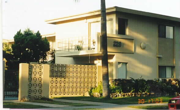 223-229 E Clifton Ave in Anaheim, CA - Foto de edificio