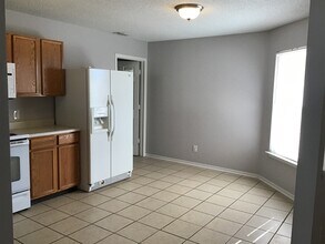 662 Holly Rose Way in New Whiteland, IN - Building Photo - Building Photo