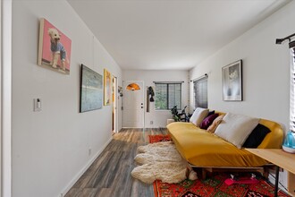 1423 N Hollywood Way in Burbank, CA - Building Photo - Interior Photo