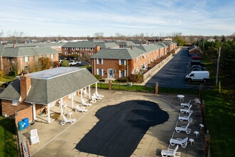 Bowdoin Square Apartments in Amherst, NY - Foto de edificio - Building Photo
