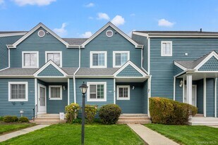 702 Somerset Knoll in Brewster, NY - Building Photo