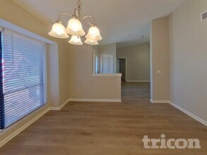 15803 Hampton Village Dr in Tampa, FL - Foto de edificio - Building Photo