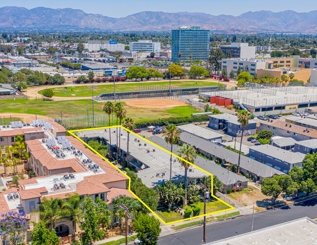 Paz Villas in Panorama City, CA - Foto de edificio - Building Photo