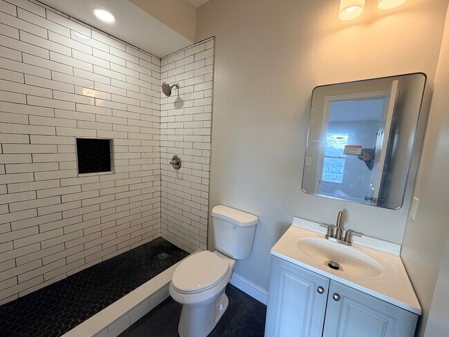 3 E Overlea Ave, Unit 3