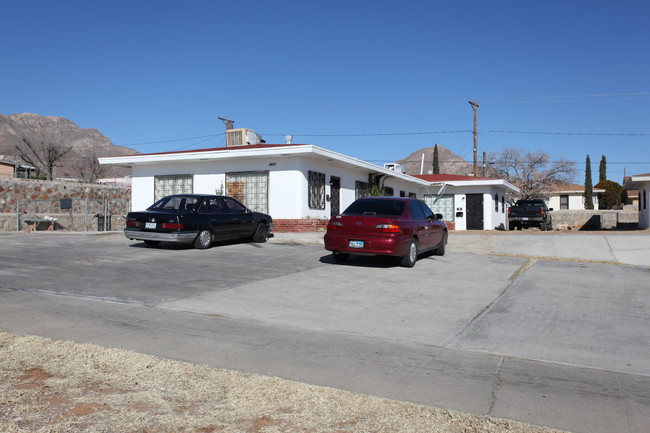 2817-2821 Fort Blvd in El Paso, TX - Building Photo - Building Photo