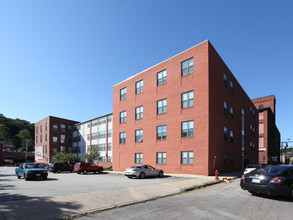 35 Chestnut St in Norwich, CT - Foto de edificio - Building Photo