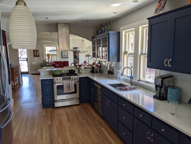 property at 1903 Dahlia St