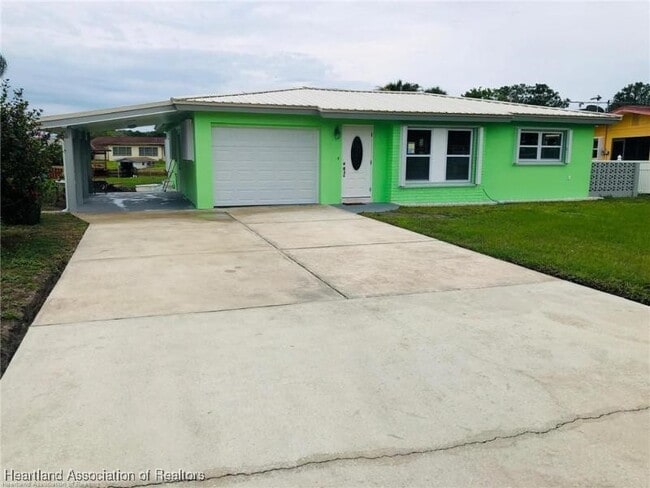 property at 713 Killarney Dr