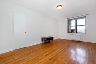 445 W 240th St in Bronx, NY - Building Photo - Building Photo