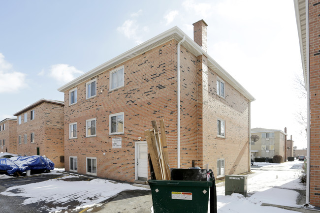 9220 Sally Ln in Schiller Park, IL - Building Photo - Building Photo