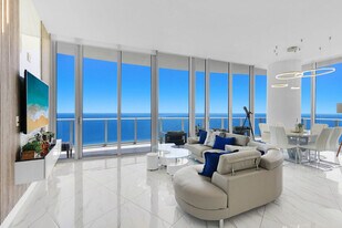 4111 S Ocean Dr in Hollywood, FL - Building Photo